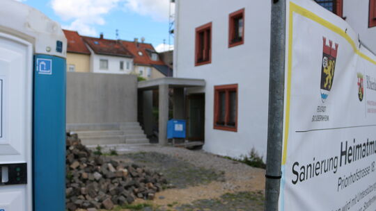 Der Hof vor dem Heimatmuseum muss vor der Eröffnung hergerichtet werden. Nun soll es eine gemeinsame Ausschreibung geben, um zug