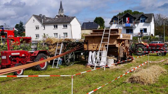 Die Station mit der vereinseigenen Dreschmaschine war immer ein besonderer Anziehungspunkt bei früheren Ausstellungen. Sie wird