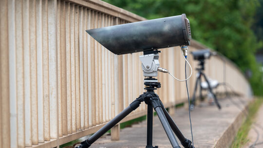 Per Monocam geht die Polizei in Rheinland-Pfalz auf Handysünder-Jagd – allerdings nur in der Region Trier. Der ADAC stellt die F