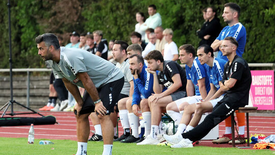 Der von Stefan Fink trainierte HSV Neuwied hofft am Sonntag im Spiel beim FV Rübenach auf den ersten Saisonsieg in der Liga.