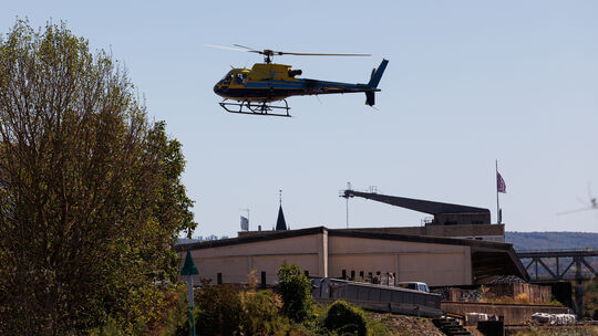 Mitte August hat die DB für ihre Generalsanierung am rechten Rhein auch in Niederlahnstein Hubschrauber eingesetzt, um Signale a Mitte August hat die DB für ihre Generalsanierung am rechten Rhein auch in Niederlahnstein Hubschrauber eingesetzt, um Signale a