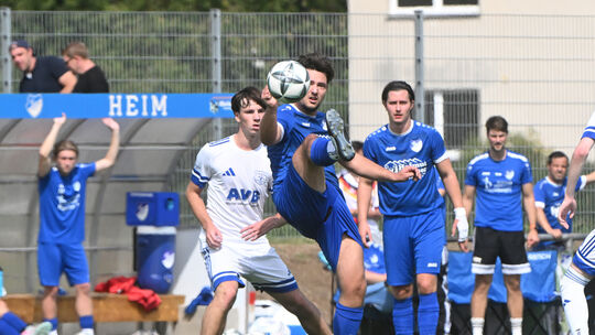 Milot Istogu (vorn in Blau) und der SC Bad Bodendorf sind nach dem 2:2 gegen Heimersheim am Freitag erneut zu Hause gefordert. G