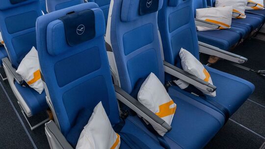 Sitze der Economy Class in einem Airbus A350-900