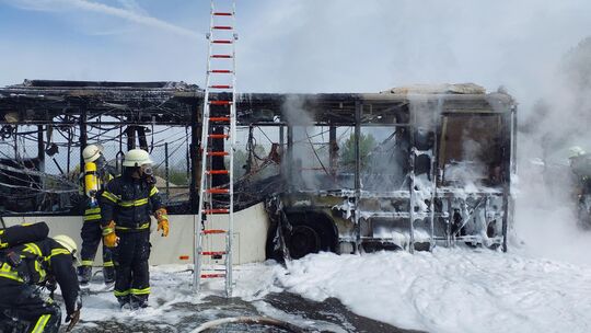 Im April dieses Jahres brannte ein Isuzu Linienbus in Andernach lichterloh. Ein technischer Defekt im Motor hatte das Feuer veru