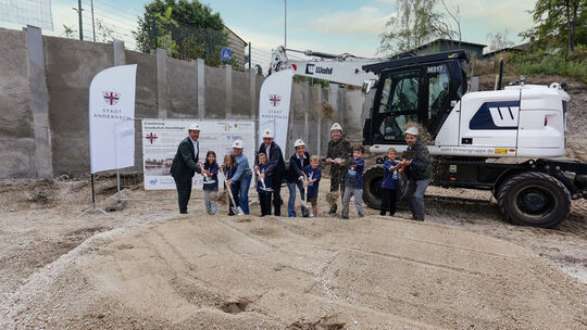 Spatenstich für den Erweiterungsbau der Hasenfängergrundschule in Andernach, der nach dem Clusterprinzip errichtet wird. Spatenstich für den Erweiterungsbau der Hasenfängergrundschule in Andernach, der nach dem Clusterprinzip errichtet wird.