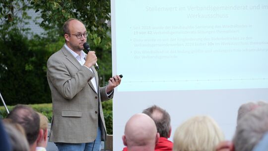 Bei drei Infoveranstaltungen sprach VG-Bürgermeister Pierre Fischer über die Hybridlösung für das Wiedtalbad. Bei drei Infoveranstaltungen sprach VG-Bürgermeister Pierre Fischer über die Hybridlösung für das Wiedtalbad.