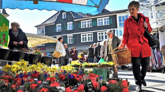 Der Wochenmarkt in Betzdorf ist ein Aushängeschild der Stadt, freitags erstreckt er sich nun über eine größere Fläche.