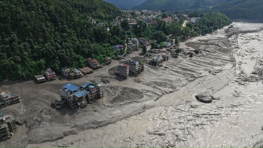 Das Ausmaß der Zerstörung in Nepal ist nur schwer in Worte zu fassen. Das Ausmaß der Zerstörung in Nepal ist nur schwer in Worte zu fassen.