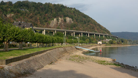 Zwischen dem sogenannten kleinen Deutschen Eck am Andernacher Rheinufer und dem Alten Krahnen will der Anbieter von Flusskreuzfa Zwischen dem sogenannten kleinen Deutschen Eck am Andernacher Rheinufer und dem Alten Krahnen will der Anbieter von Flusskreuzfa