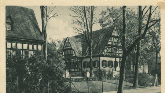 Das Weindorf war im August 1926 Ort des "Rheinischen Winzerfests", das Zigtausende Besucher nach Koblenz lockte.
