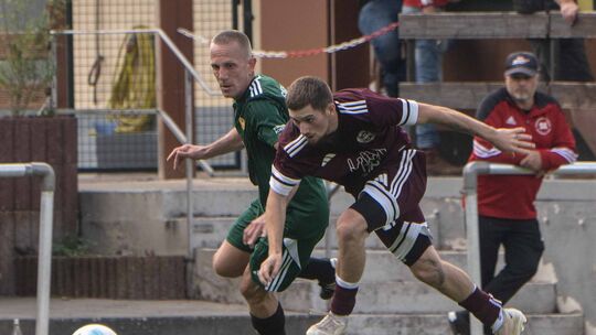 Von einem Derby zum nächsten. Auf den 6:0-Sieg gegen die SG Meisenheim III folgt für den FC Schmittweiler II (rote Trikots) nun