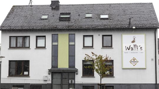 Das Gasthaus Walli's/Am Kirchplatz mit Saal und Hotelzimmern in Alpenrod soll verkauft werden. Eine Bürgerbewegung fordert, dass Das Gasthaus Walli's/Am Kirchplatz mit Saal und Hotelzimmern in Alpenrod soll verkauft werden. Eine Bürgerbewegung fordert, dass