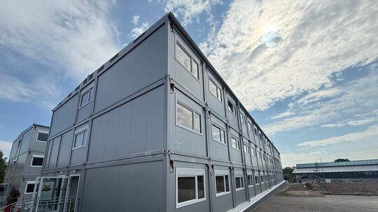 In wenigen Monaten wurde auf dem Gelände der Kaserne in Gerolstein eine neue Containeranlage aufgebaut. Sie soll ausreichend Rau In wenigen Monaten wurde auf dem Gelände der Kaserne in Gerolstein eine neue Containeranlage aufgebaut. Sie soll ausreichend Rau