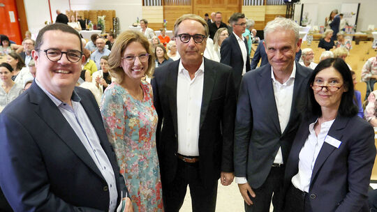 Viele Gäste feierten am HTZ (von links): Michael Hamm vom Vorstand der Stiftung Parität, Sozialministerin Sabine Bätzing-Lichten