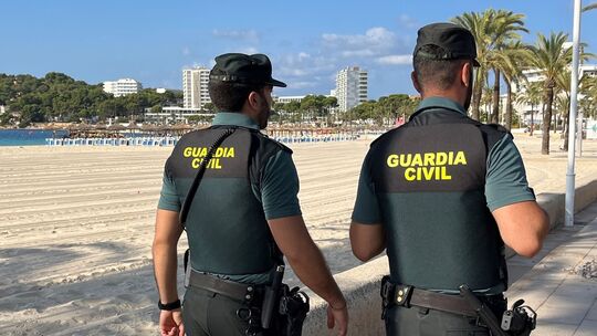 Beamte der Polizeieinheit Guardia Civil Beamte der Polizeieinheit Guardia Civil