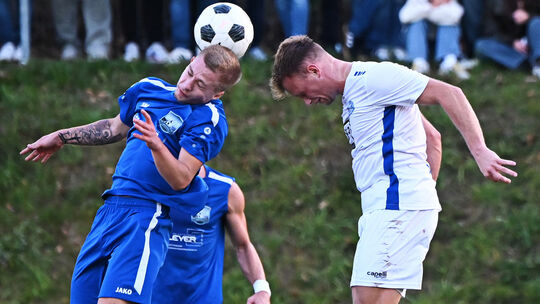Die SG Weitefeld-Langenbach (in Blau Kevin Szram) will auch im vierten Bezirksliga-Spiel den vierten Sieg. Die SG Weitefeld-Langenbach (in Blau Kevin Szram) will auch im vierten Bezirksliga-Spiel den vierten Sieg.