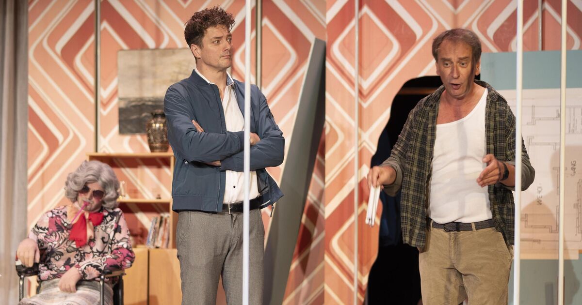 Start of the theater season: Chaos in the Closet: Premiere in Neuwied ...