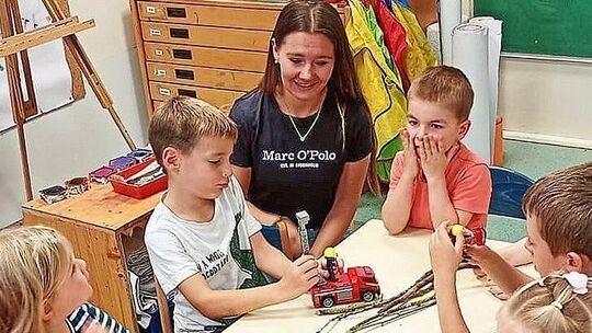 Bei einem so genannten Stuhlkreis erzählen die Kinder der Pfarrerin viel von dem, was sie bei dem Unwetter erlebt haben. Da war