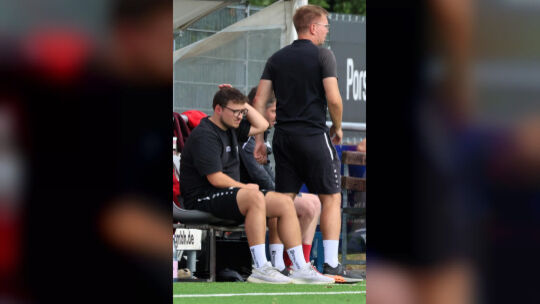 Die nachdenkliche Miene bei Immendorfs Coach Marvin Schenk (links) täuscht: Der Trainer war mit dem 3:3 beim FSV Trier-Tarforst Die nachdenkliche Miene bei Immendorfs Coach Marvin Schenk (links) täuscht: Der Trainer war mit dem 3:3 beim FSV Trier-Tarforst