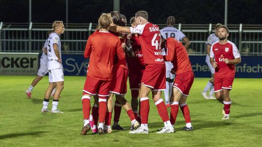 Nach dem 2:1 durch Lucas Cueto kannte der Jubel bei den Sportfreunden Siegen keine Grenzen mehr. In Rödinghausen holten die Spor