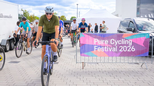 Die von Radprofis begleiteten Ausfahrten erfreuten sich beim Canyon Pure Cycling Festival in Koblenz großer Beliebtheit. Die von Radprofis begleiteten Ausfahrten erfreuten sich beim Canyon Pure Cycling Festival in Koblenz großer Beliebtheit.