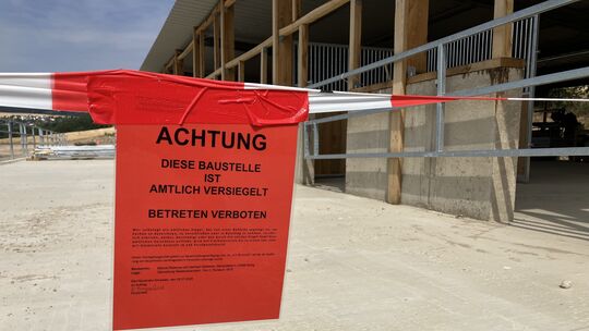 Die Baustelle am neuen Maarhof wurde amtlich versiegelt.