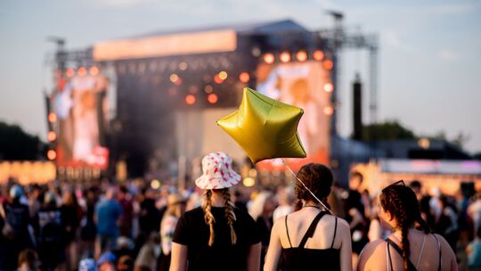 Festivalbesucherinnen Festivalbesucherinnen