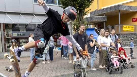 Wer noch nie Skateboard gefahren ist, konnte das beim Familientag in Bad Marienberg nachholen. Doch der Parcours war gar nicht s