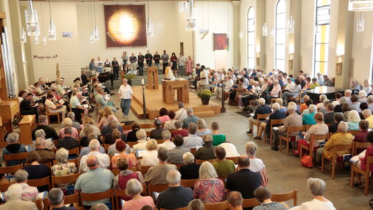 Beim Festgottesdienst war die Pallottikirche proppenvoll.