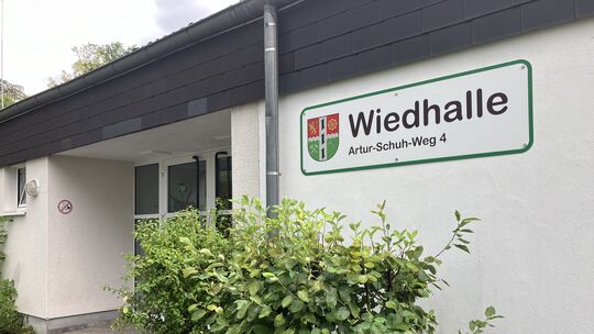 Ärger um die Wiedhalle: Seit Inbetriebnahme der Heizungsanlage im Jahr 2021 gibt es immer wieder „erhebliche Funktionsstörungen“