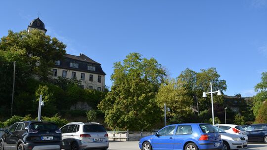 Die erwirtschafteten Parkgebühren auf selbstständigen Flächen, hier zu sehen das P1, muss die Stadt Boppard ab 2027 versteuern.