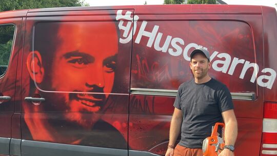 Marketing ist für den Tiefenbacher sehr wichtig. Nicht nur sein Instagram-Account, sondern auch sein Bus überzeugt mit einem seh