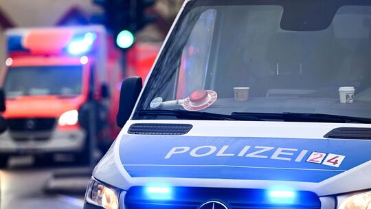 Polizei und Krankenwagen Polizei und Krankenwagen