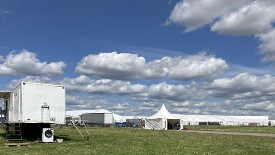 DieJalsa Salana 2026, das Gebet der Ahmadiyya-Muslime, findet wieder auf dem Mendiger Flugplatz statt.