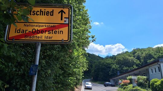 Die Strecke zwischen Idar und Göttschied ist für Fußgänger und Radfahrer kein Vergnügen. Ein Radweg soll die gefährliche Situati Die Strecke zwischen Idar und Göttschied ist für Fußgänger und Radfahrer kein Vergnügen. Ein Radweg soll die gefährliche Situati