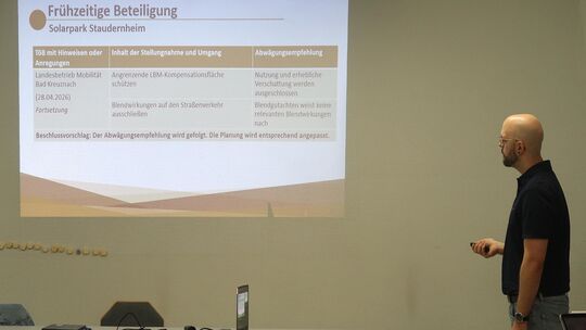 Matthias Laskowski stellte für Enviro Plan die Abwägungen vor, wobei manchen Vorschlägen problemlos gefolgt werden konnte. Matthias Laskowski stellte für Enviro Plan die Abwägungen vor, wobei manchen Vorschlägen problemlos gefolgt werden konnte.