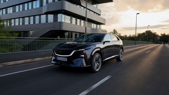 Fahrszene Mazda CX-6e Fahrszene Mazda CX-6e