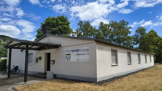 Das Vereinsheim des Postsportvereins ist in die Jahre gekommen und benötigt unter anderem neue Umkleidekabinen.
