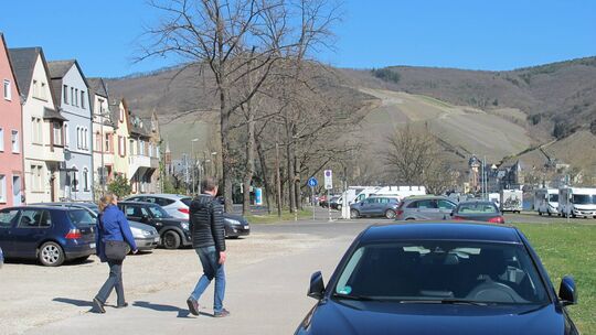Parken am Nikolausufer. (Archivbild)