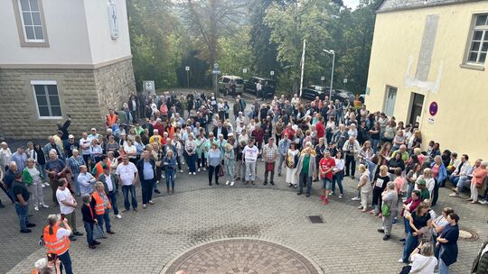 200 bis 250 Demo-Besucher waren am Mittwochmorgen vor Ort in Kirn - vermisst wurde jedoch die Landespolitik (außer MdL Jürgen Kl