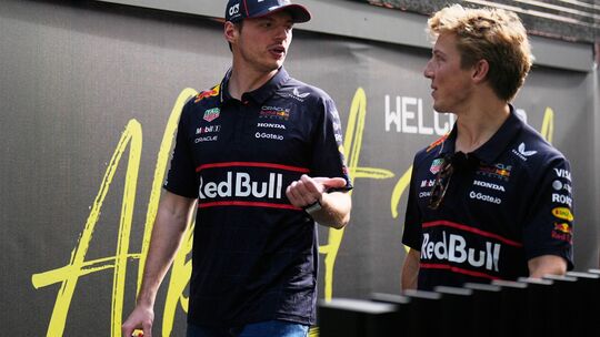 Max Verstappen und Liam Lawson