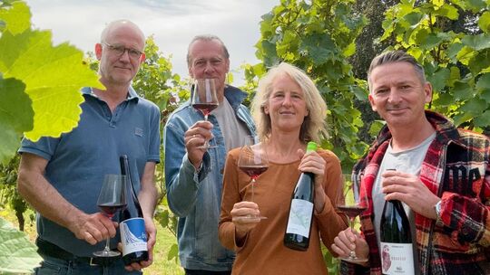 Martin Sturm, Kay Thiel, Katrin Sensenschmidt von Kay Weine und Alexander Klimetzki (von links) legen mit dem "Rebenzauber" eine