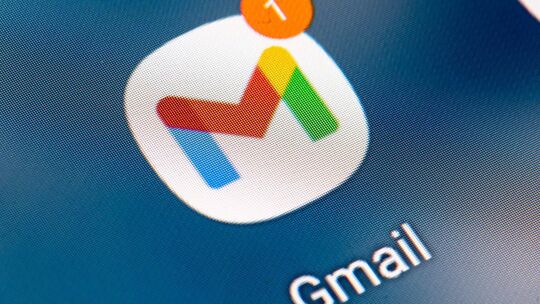 Gmail App auf dem Bildschirm eines Smartphones
