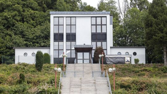 Rund um die Bait-ul-Quddus-Moschee der Ahmadiyya Muslim Jamaat in Bad Marienberg war es im Juli zu Fällen von Vandalismus gekomm