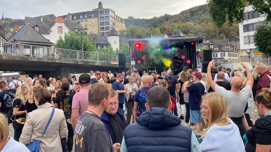 Der Programmpunkt „Beats & Wine“ lockte auch in diesem Jahr wieder zahlreiche junge und junggebliebene Freunde von Wein und hämm