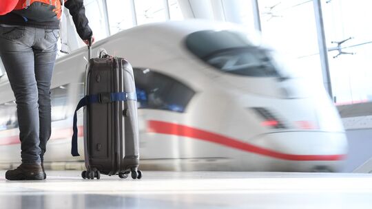In Bonn ist ein 46-Jähriger aus der VG Bad Ems-Nassau in einen ICE der Deutschen Bahn gestiegen, obwohl er keinen Fahrschein daf