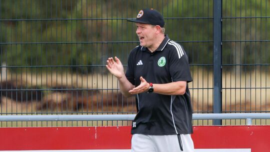 HWW-Coach André Theis trifft am Freitagabend auf seinen ehemaligen Trainer Dirk Hannappel, der einen „Überraschungsgast“ mit nac HWW-Coach André Theis trifft am Freitagabend auf seinen ehemaligen Trainer Dirk Hannappel, der einen „Überraschungsgast“ mit nac