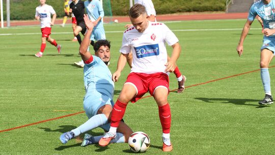 An Engagement mangelt es nicht beim SV Türkiyemspor Ransbach-Baumbach, doch noch sind die Bemühungen des Aufsteigers (links Kapi
