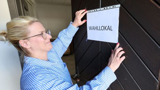 Datzeroths Ortsbürgermeisterin Natascha Berg (parteilos) bei der Landtagswahl 2026. Die AfD schnitt in der Gemeinde überdurchsch