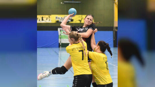 Zur Rückraumspielerin umfunktioniert: Jule Setz (am Ball) geht auf einer neuen Position und als Hoffnungsträgerin in die neue Sp